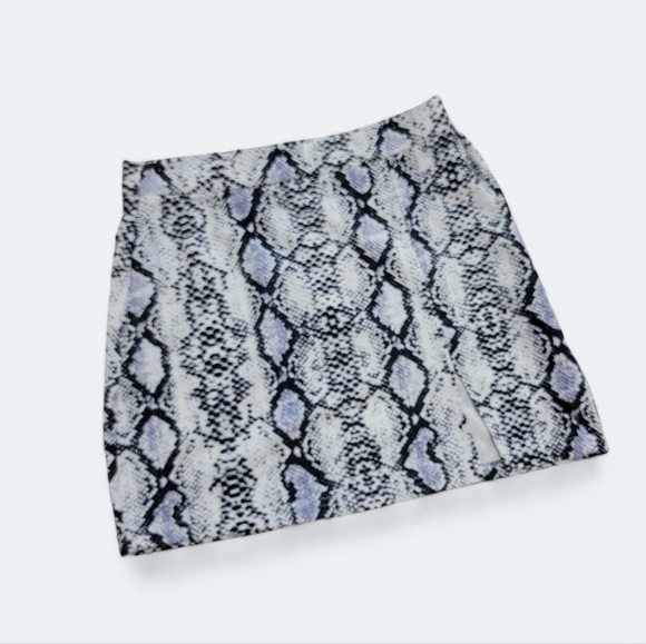 Shein Snake Print Mini Skirt with split Size Small - Picture 1 of 14